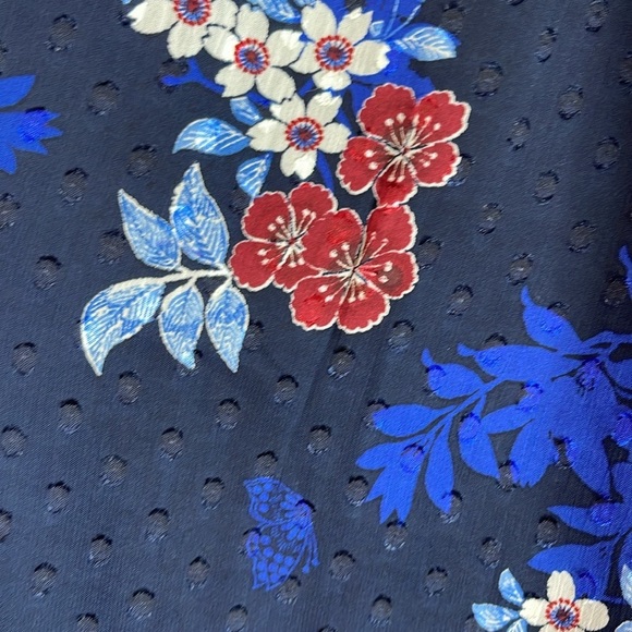 Blousology Floral Swiss Dot 3/4 Tie Sleeve Blouse
Navy Blue Box Pleat Neckline L - Picture 3 of 14